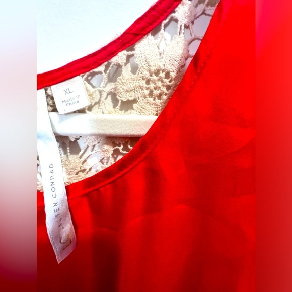 Lauren Conrad Red blouse with ivory crochet back - Picture 4 of 4